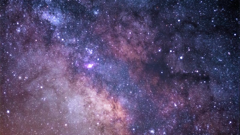 司机社精选短片：车友夜爬山顶拍摄的银河星空延时